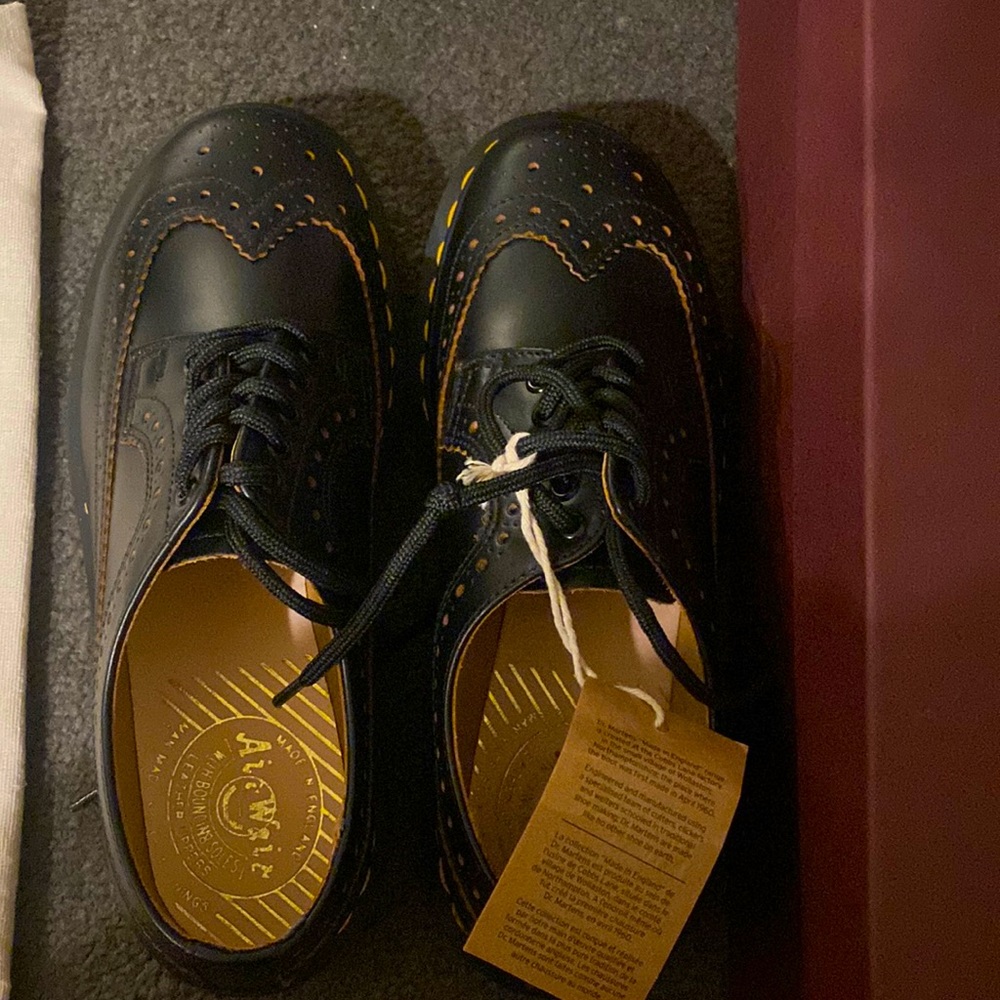 Dr martens 3989 VINTAGE MADE IN ENGLAND BROGUE SHOES.Size 6/7 woman